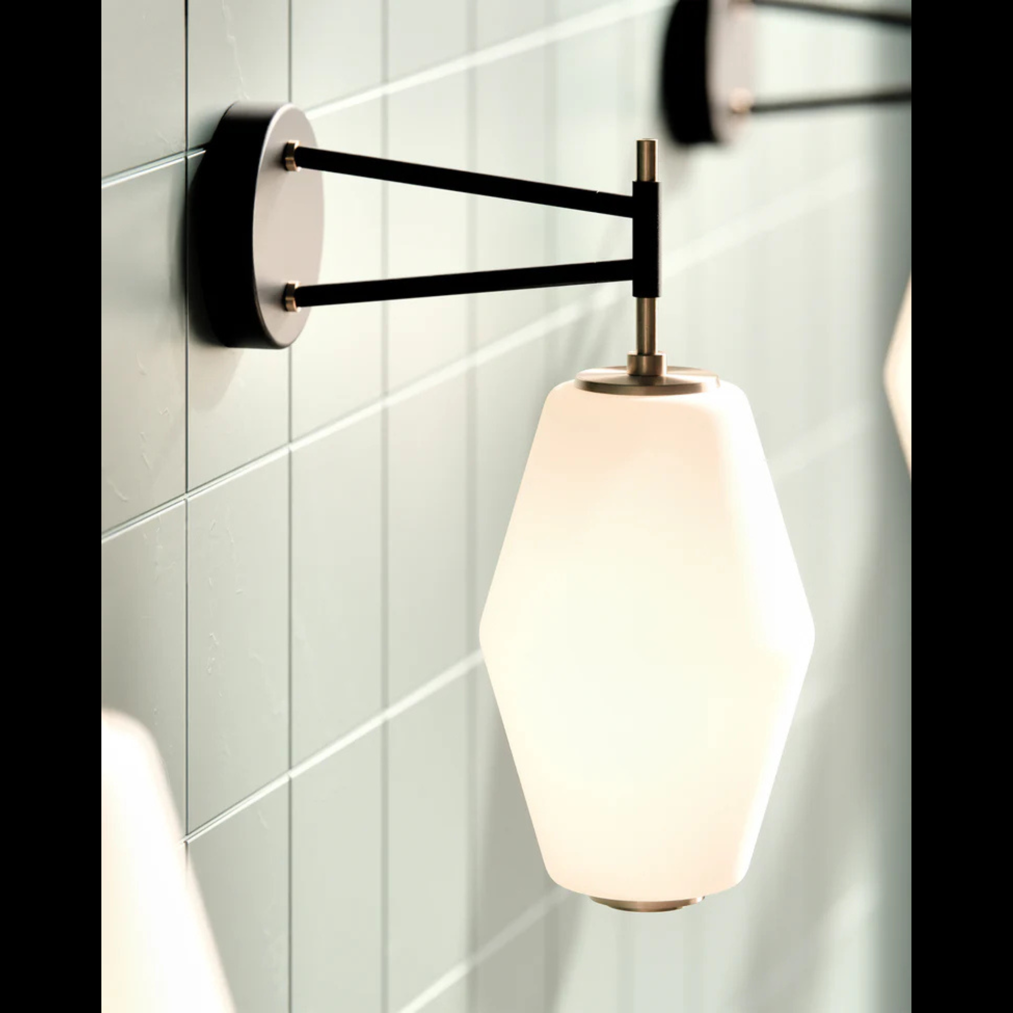 Dahl Wall Light
