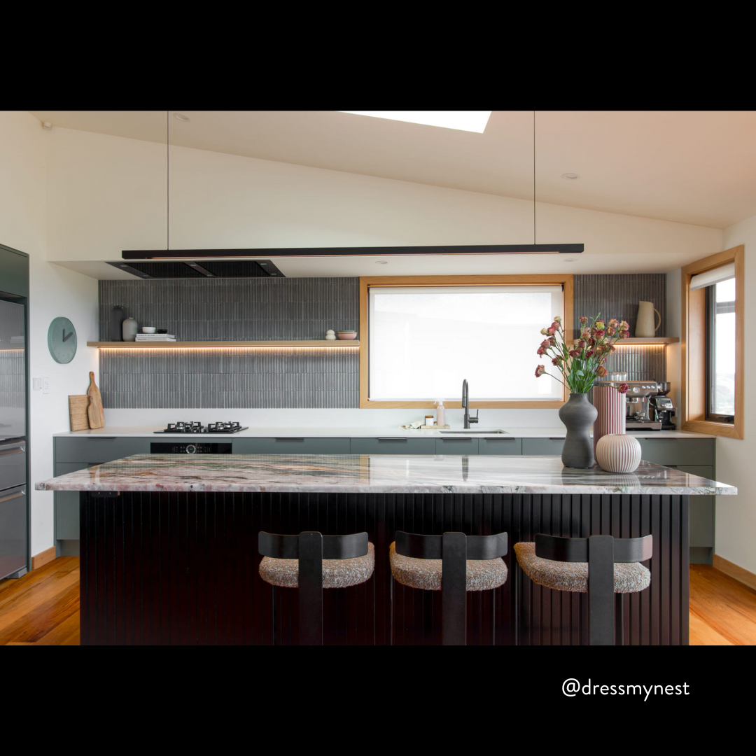 Capsühl Linear | LED Pendant | Black