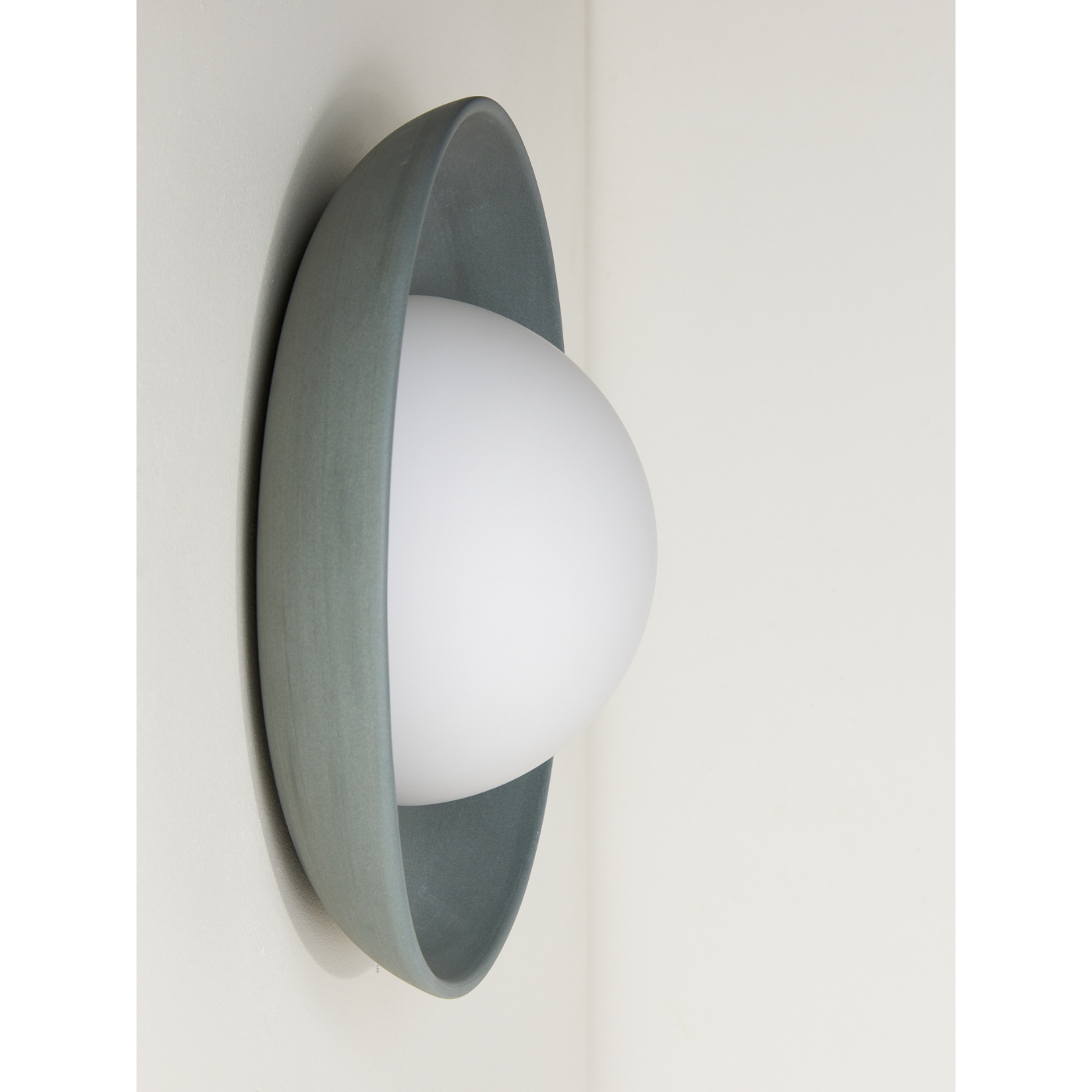 Mani Wide Sconce
