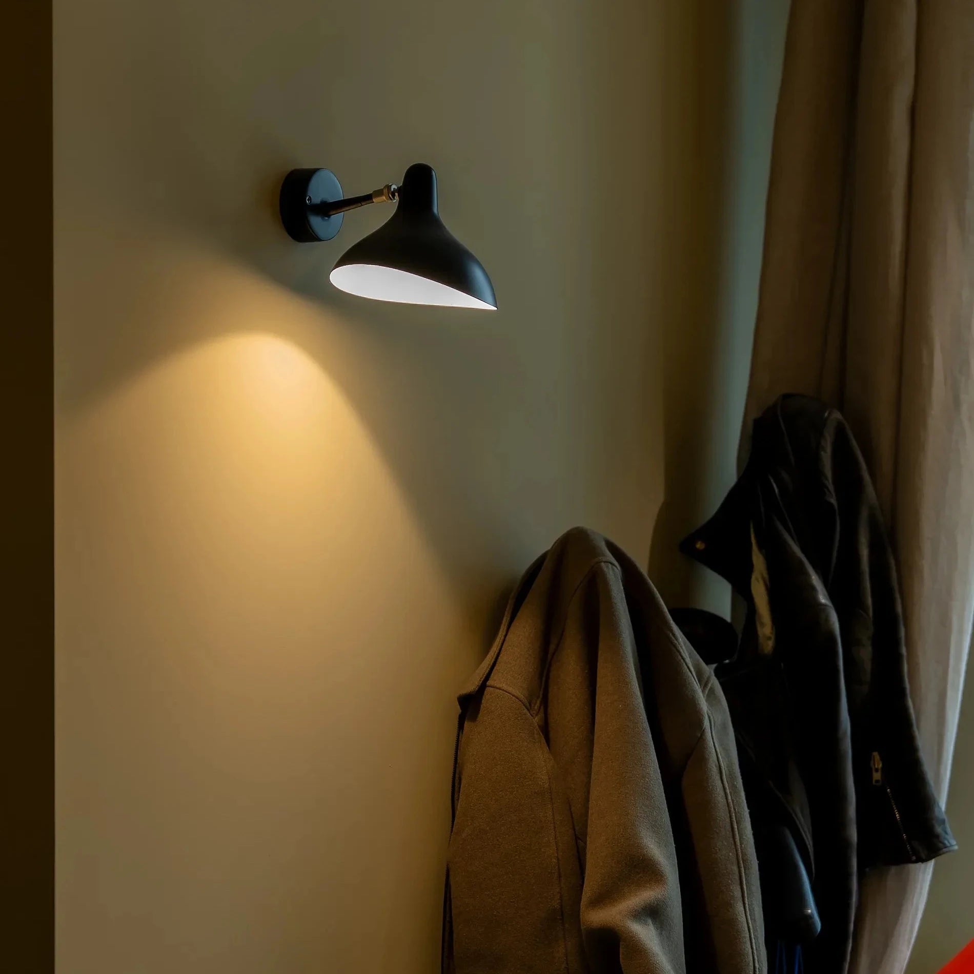 Mantis BS5 Wall Light