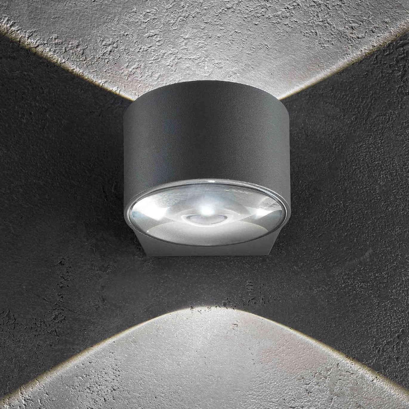 LENS OUTDOOR WALL LIGHT