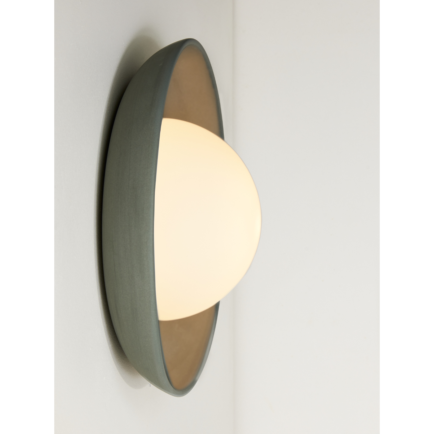 Mani Wide Sconce