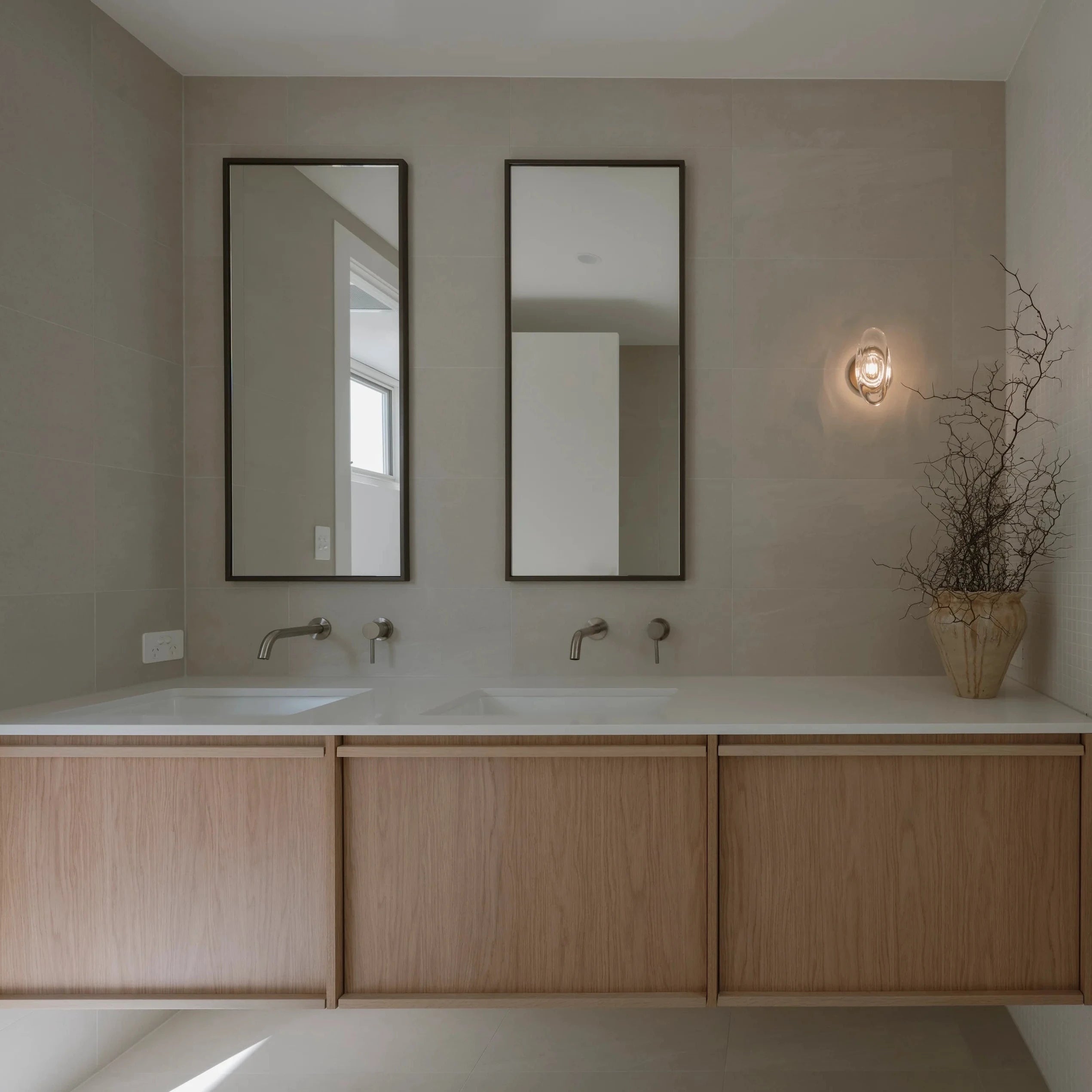 Flo Wall Light