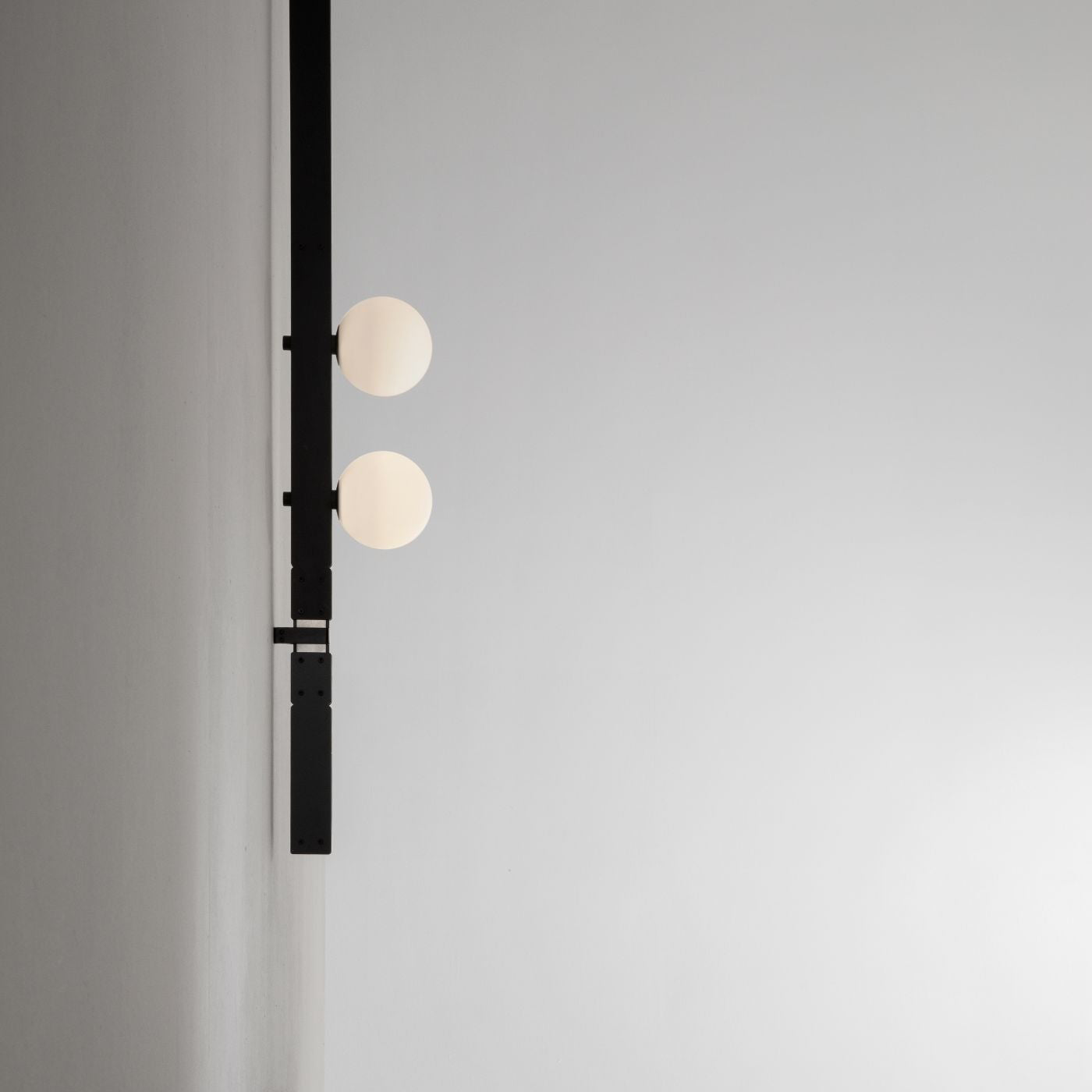 Stant Wall Light